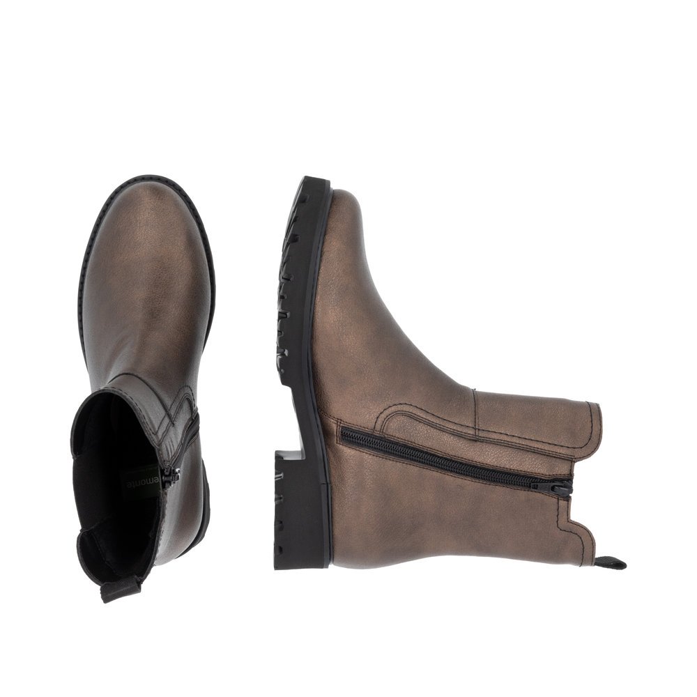 Brown remonte women´s Chelsea boots D8694-90 with zipper as well as comfort width G. Shoe from the top, lying.