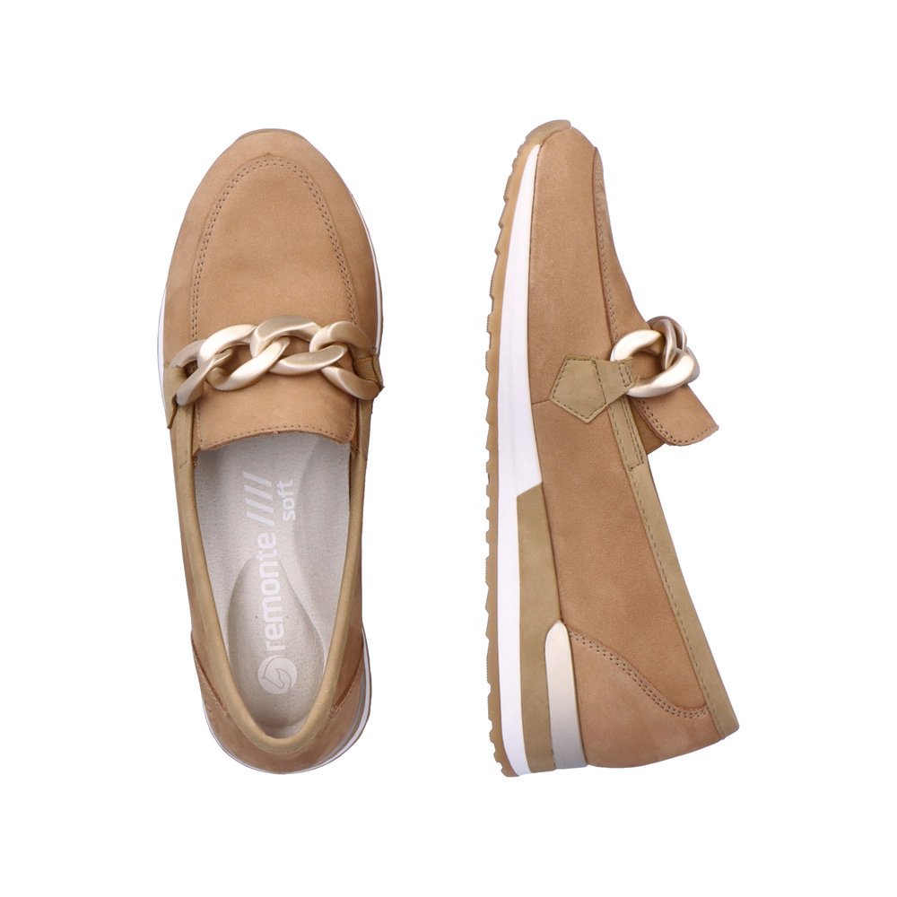 Cinnamon brown remonte women´s loafers R2544-60 with golden chain. Shoe from the top, lying.
