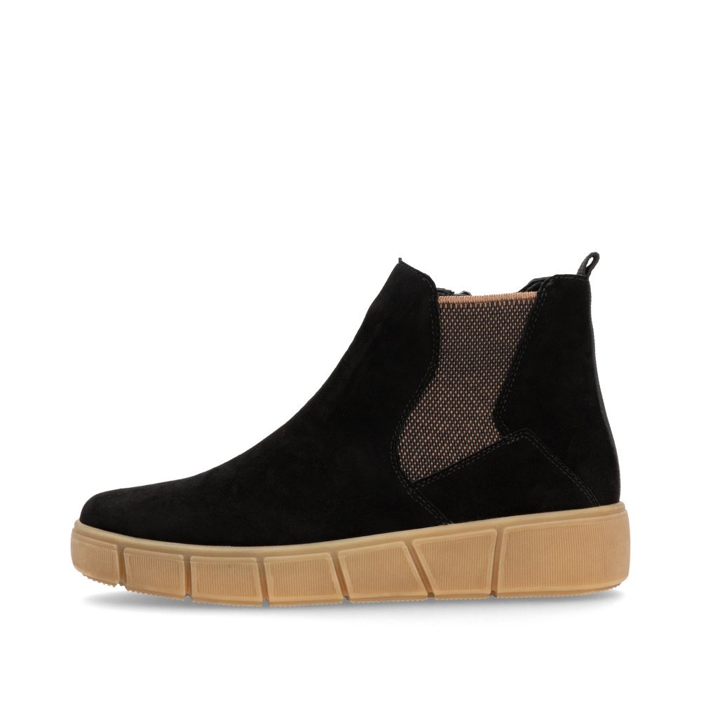 Black remonte women´s Chelsea boots D1T71-00 with zipper as well as comfort width G. Outside of the shoe.