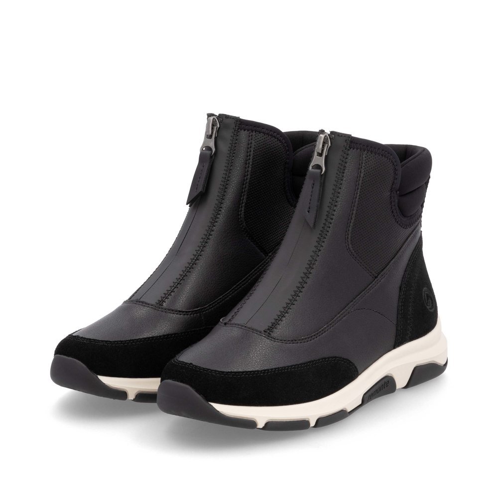 Black remonte women´s ankle boots D1S72-02 with a zipper as well as comfort width G. Shoes laterally.