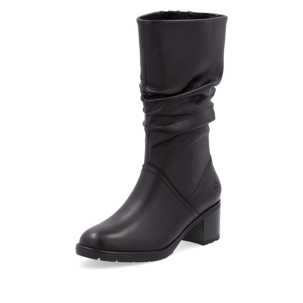 Black remonte women´s ankle boots D2A70-00 with a gathered shaft as well as zipper. Shoe laterally.