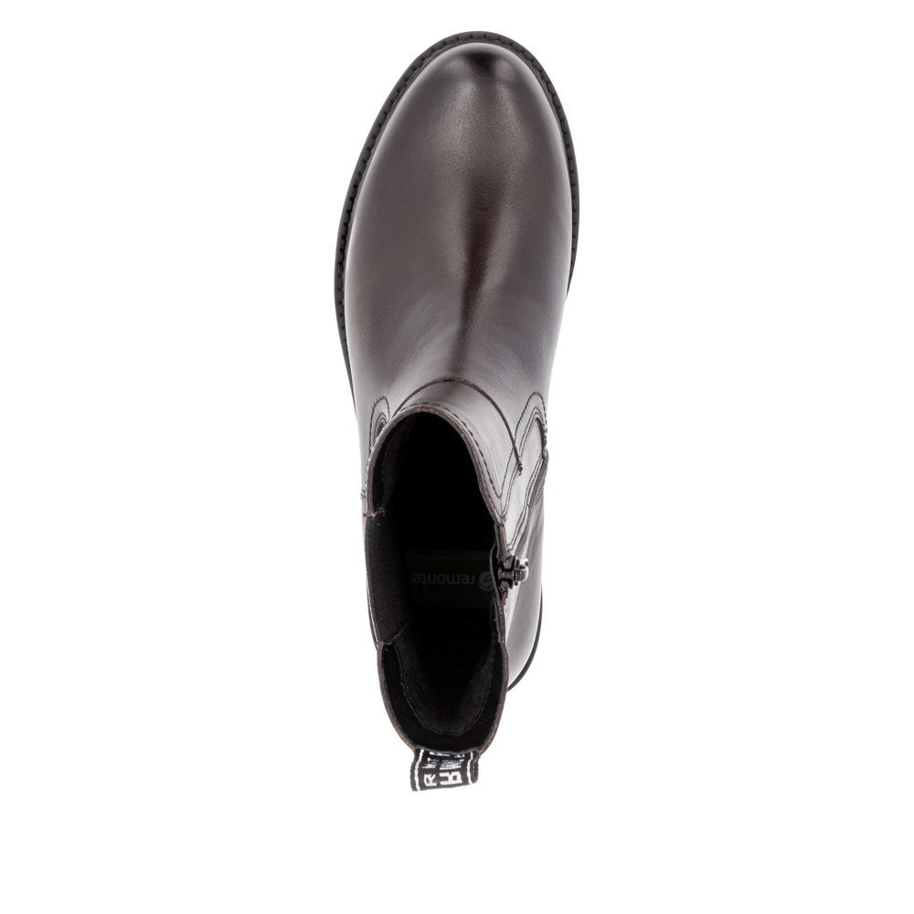 Brown remonte women´s Chelsea boots D8694-25 with zipper as well as comfort width G. Shoe from the top.