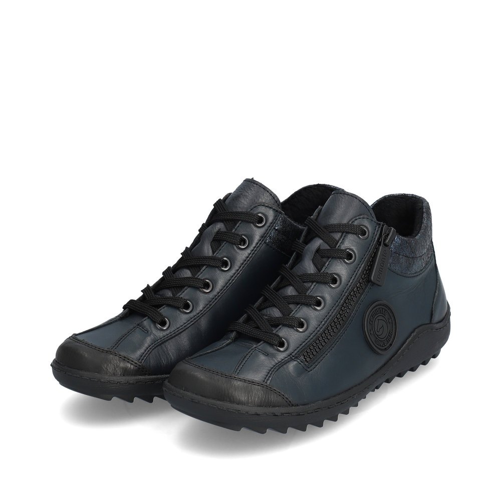 Chaussures à lacets remonte bleues pour femme R1477-15 avec logo noir. Chaussures inclinées sur le côté.