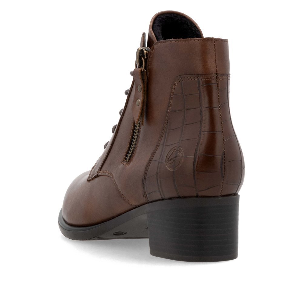 Brown remonte women´s ankle boots R5187-22 with zipper as well as removable insole. Shoe from the back.