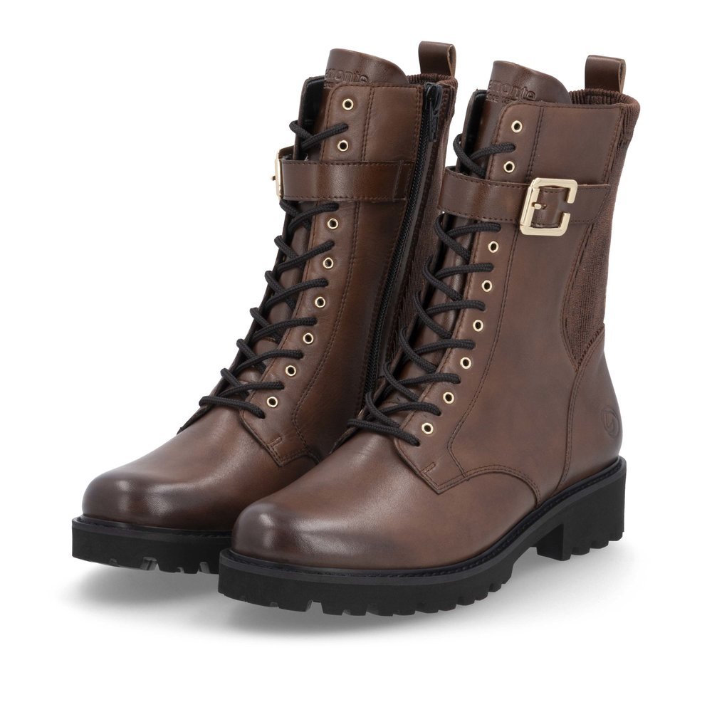 Brown remonte women´s biker boots D8664-25 with decorative buckle as well as zipper. Shoes laterally.