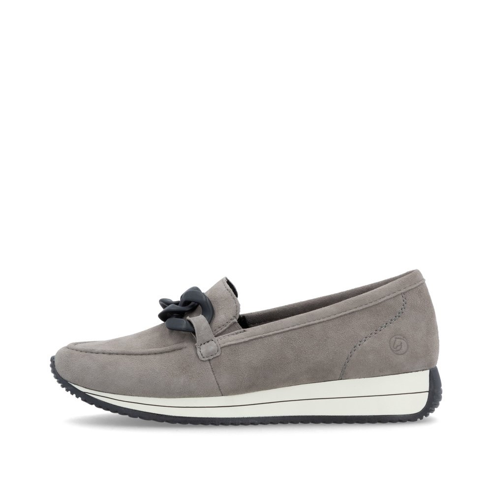 Mocassins remonte gris pour femme D0H10-42 avec grosse chaîne décorative. Côté extérieur de la chaussure.