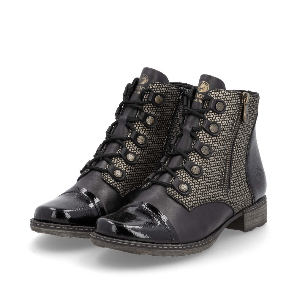 Night black remonte women´s ankle boots D4391-03 with a vintage-look eyelets. Shoes laterally.