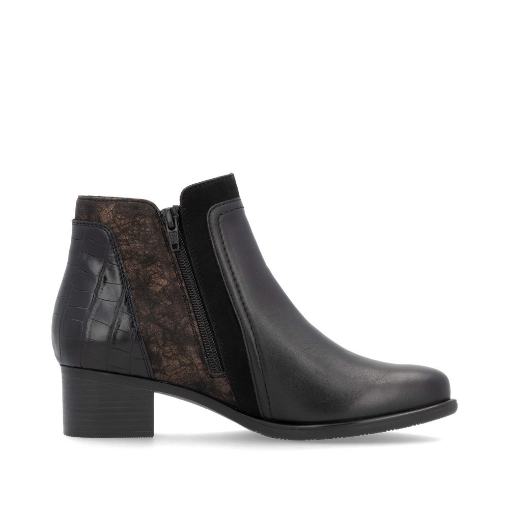 Black remonte women´s ankle boots R5172-04 with zipper as well as removable insole. Shoe inside.