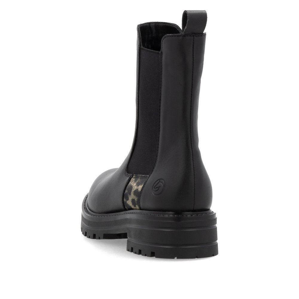 Black remonte women´s Chelsea boots D2286-03 with zipper as well as comfort width G. Shoe from the back.