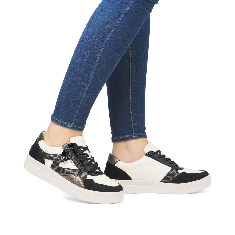 Baskets remonte beiges pour femme D0J04-60 avec imprimé animal. Chaussure au pied.