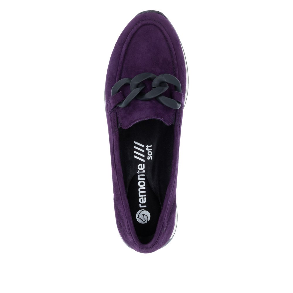 Aubergine-coloured remonte women´s loafers D0H10-30 with a chunky chain element. Shoe from the top.