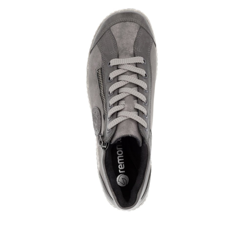 Chaussures à lacets remonte grises pour femme R1477-42 avec logo gris. Chaussure vue de dessus.