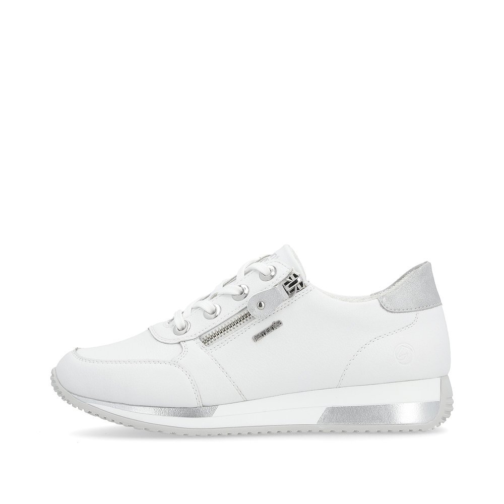 White remonte women´s sneakers D0H11-80 with zipper and a soft exchangeable footbed. Outside of the shoe.