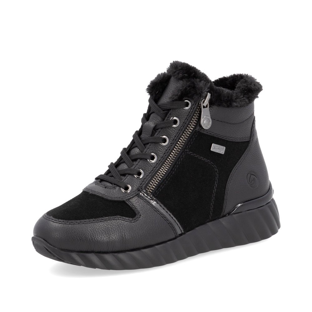 Black remonte women´s sneakers D5985-02 with remonteTEX membrane as well as zipper. Shoe laterally.