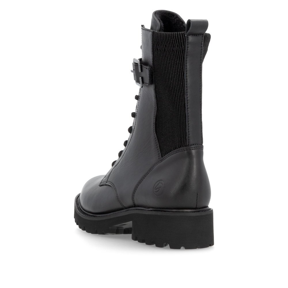 Black remonte women´s biker boots D8664-00 with decorative buckle as well as zipper. Shoe from the back.