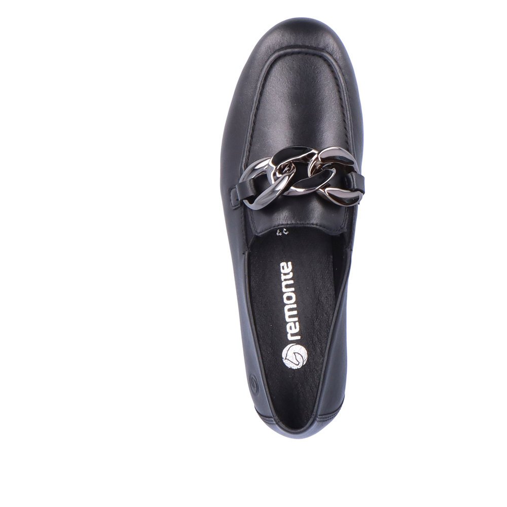 Jet black remonte women´s loafers D0K00-00 with a chunky chain element. Shoe from the top.