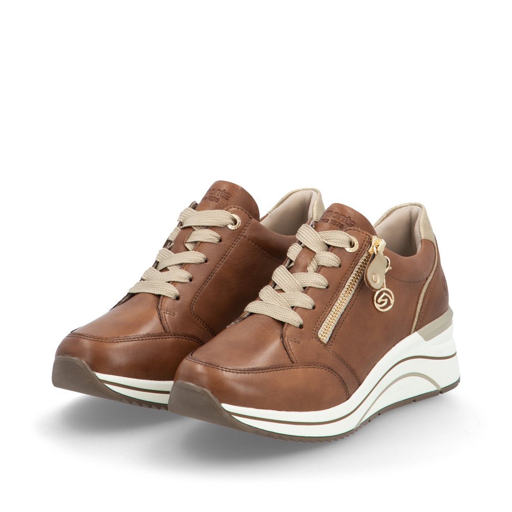 Brown remonte women´s sneakers D0T03-24 with a remonte pendant as well as a zipper. Shoes laterally.