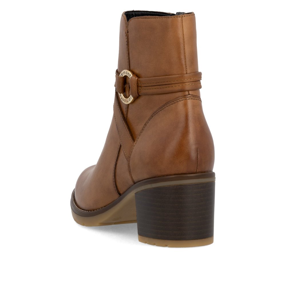 Wood brown remonte women´s ankle boots D2A73-24 with a round decorative buckle. Shoe from the back.