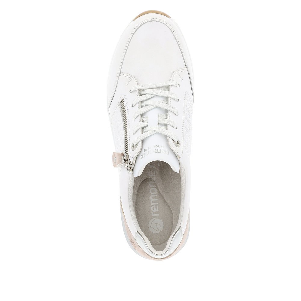 Brilliant white remonte women´s sneakers D0T03-80 with a zipper and extra width H. Shoe from the top.