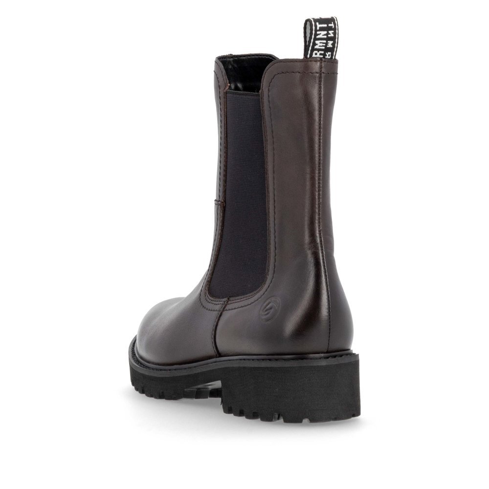 Brown remonte women´s Chelsea boots D8694-25 with zipper as well as comfort width G. Shoe from the back.