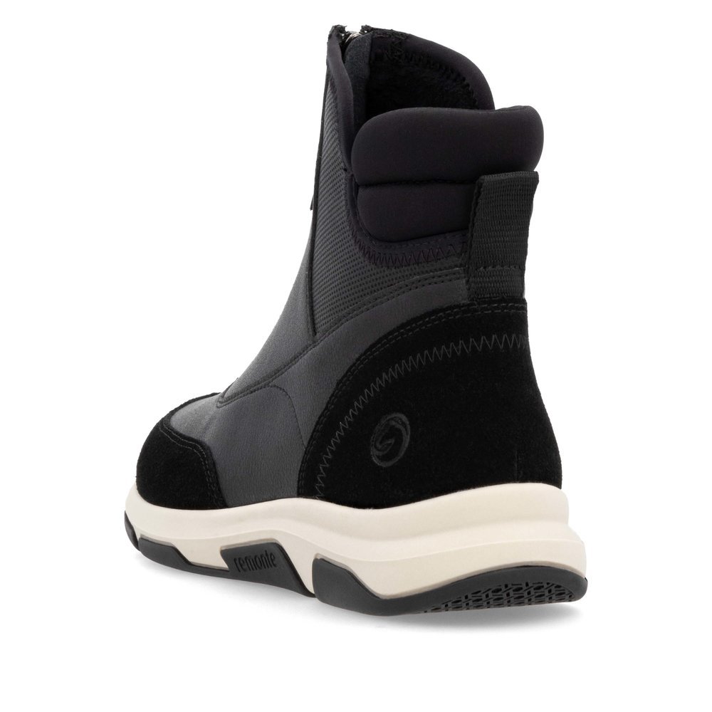 Black remonte women´s ankle boots D1S72-02 with a zipper as well as comfort width G. Shoe from the back.