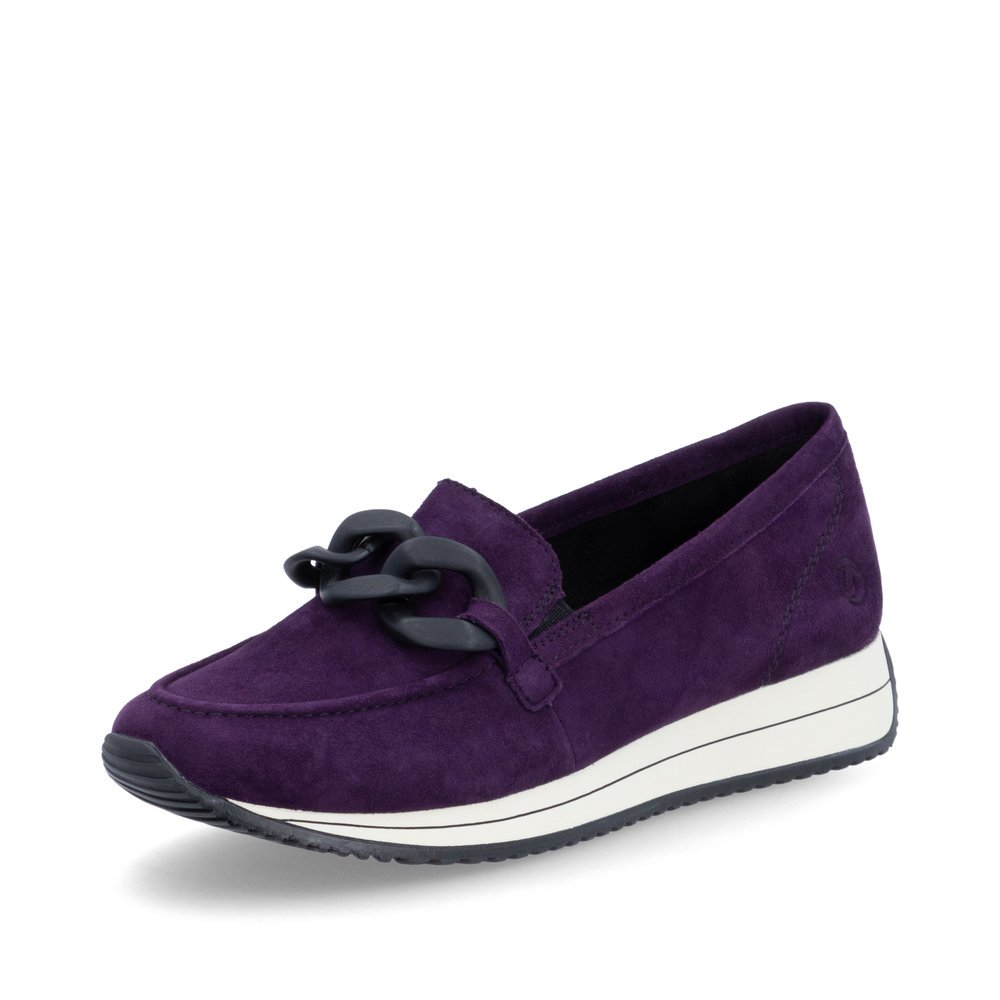 Mocassins remonte violets femme D0H10-30 avec grosse chaîne décorative. Chaussure inclinée sur le côté.