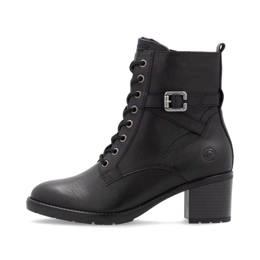 Black remonte women´s ankle boots D2A74-00 with decorative buckle as well as zipper. Outside of the shoe.