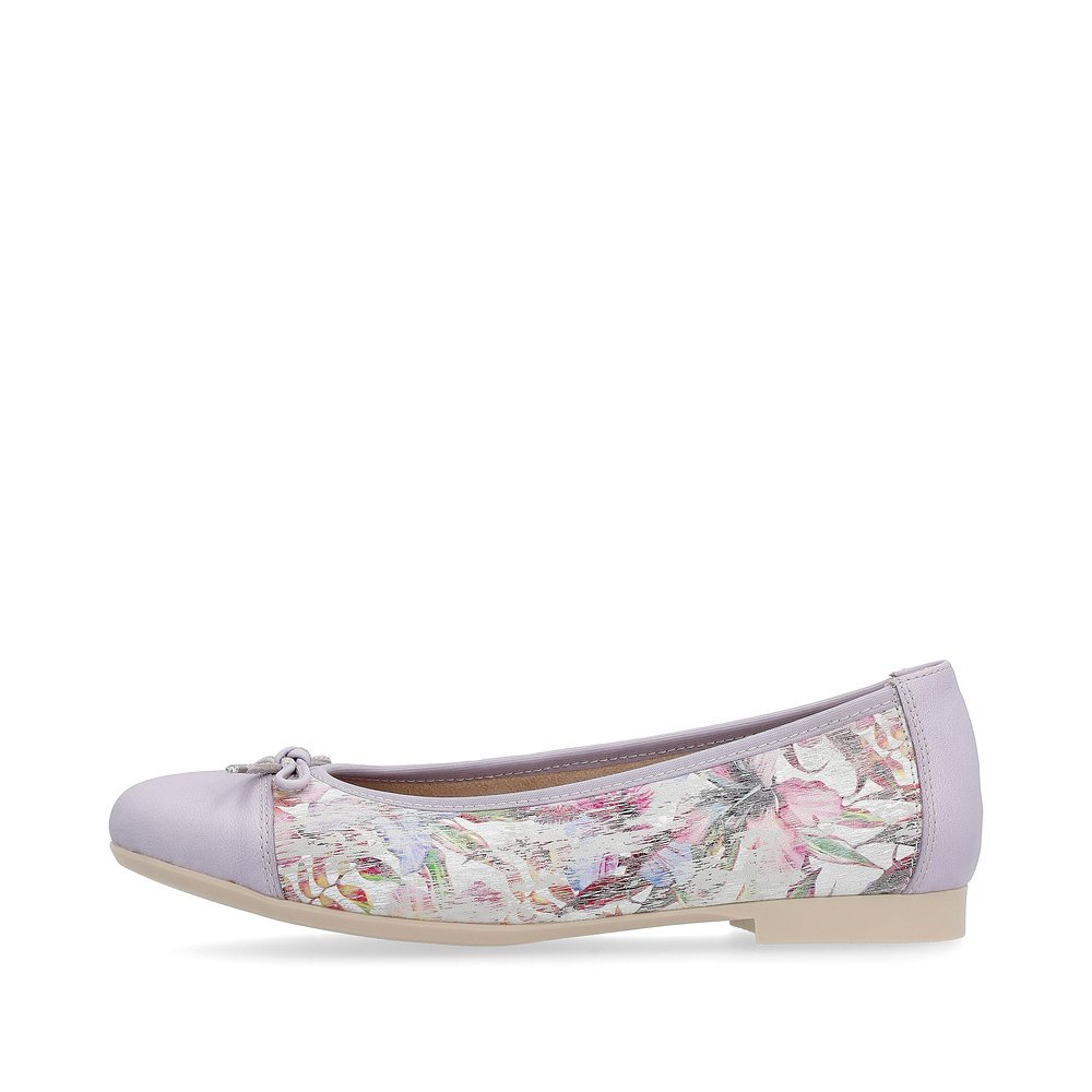 Pastel colored remonte women´s ballerinas D0K04-30 with floral pattern. Outside of the shoe.