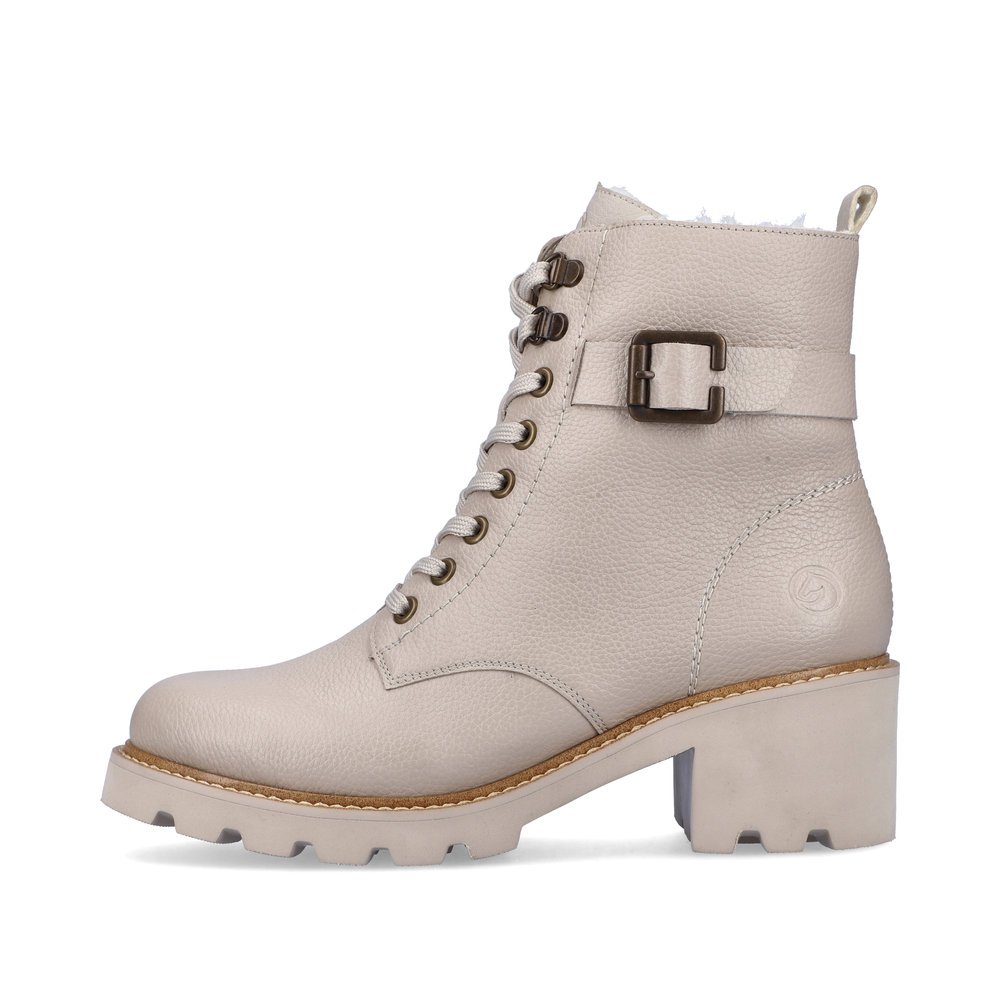 Beige remonte women´s biker boots D0A74-60 with decorative buckle as well as zipper. Outside of the shoe.