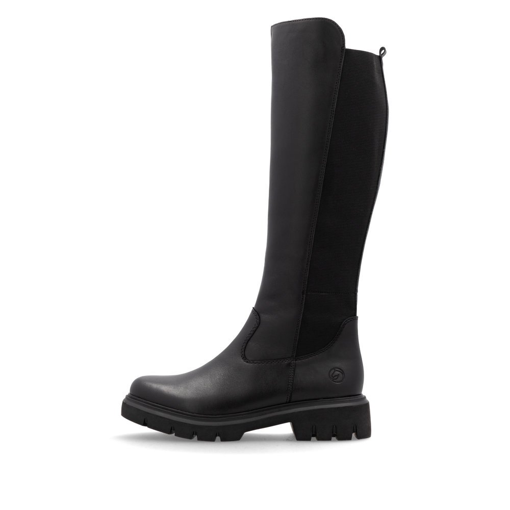 Black remonte women´s high boots D1W77-00 with a zipper as well as comfort width G. Outside of the shoe.