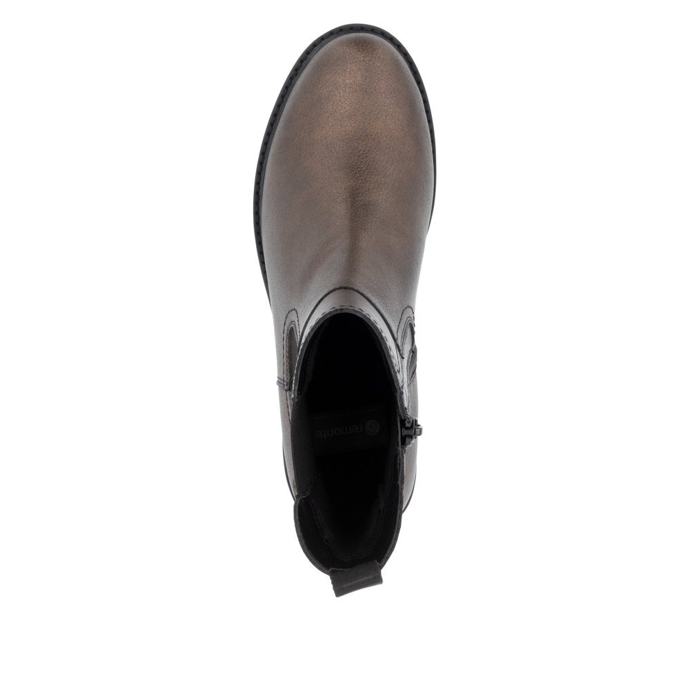 Brown remonte women´s Chelsea boots D8694-90 with zipper as well as comfort width G. Shoe from the top.