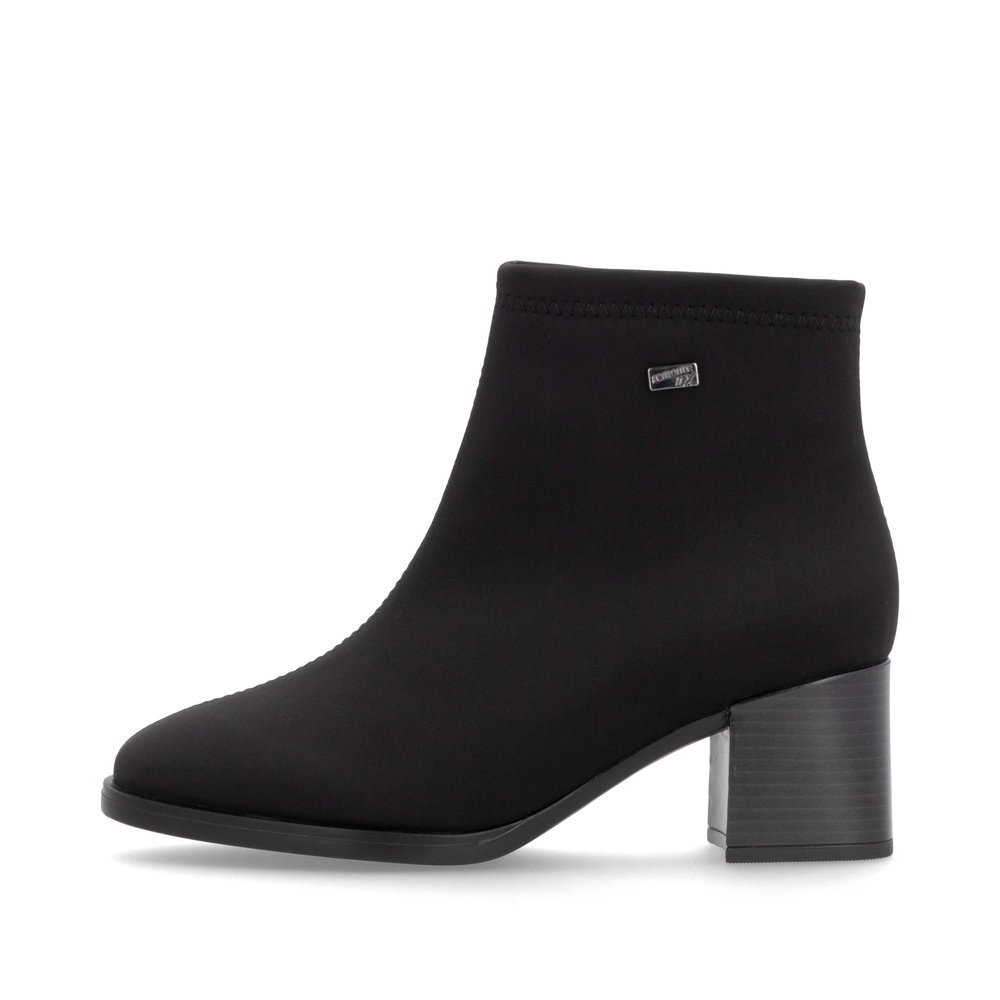 Jet black remonte women´s ankle boots D0V77-00 with remonteTEX technology. Outside of the shoe.