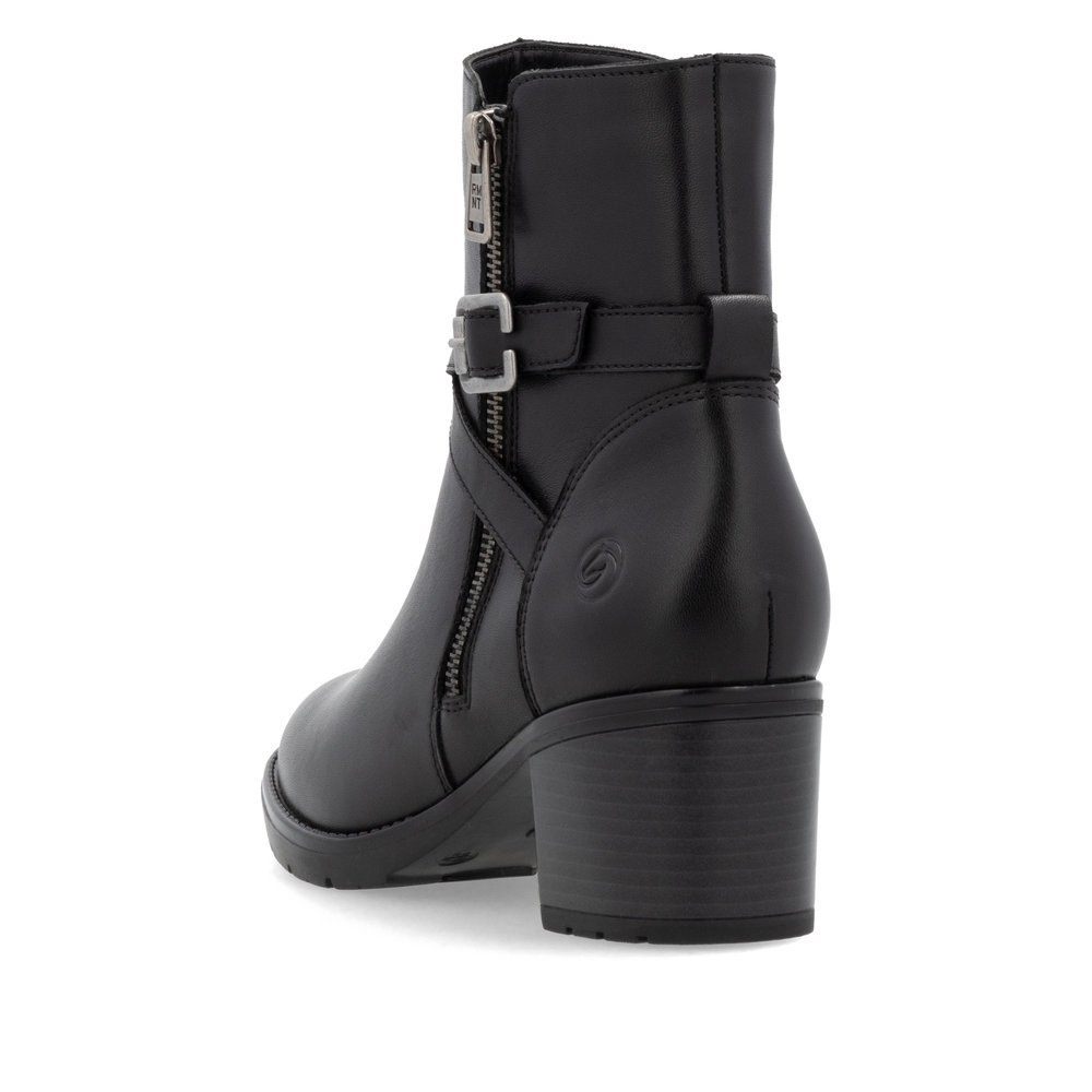 Black remonte women´s ankle boots D2A72-00 with decorative buckle as well as zipper. Shoe from the back.