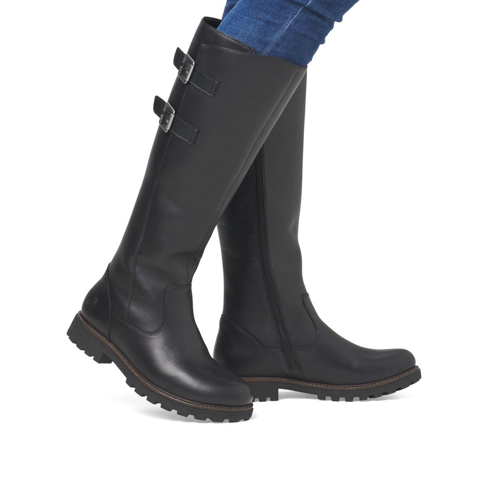 Black remonte women´s high boots D8486-00 with decorative buckles as well as zipper. Shoe on foot.