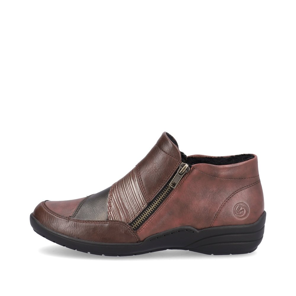 Wine red remonte women´s slippers R7678-35 with a zipper as well as extra width H. Outside of the shoe.