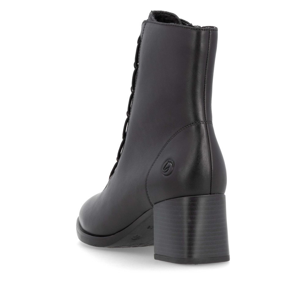 Black remonte women´s ankle boots D0V79-00 with zipper as well as removable insole. Shoe from the back.