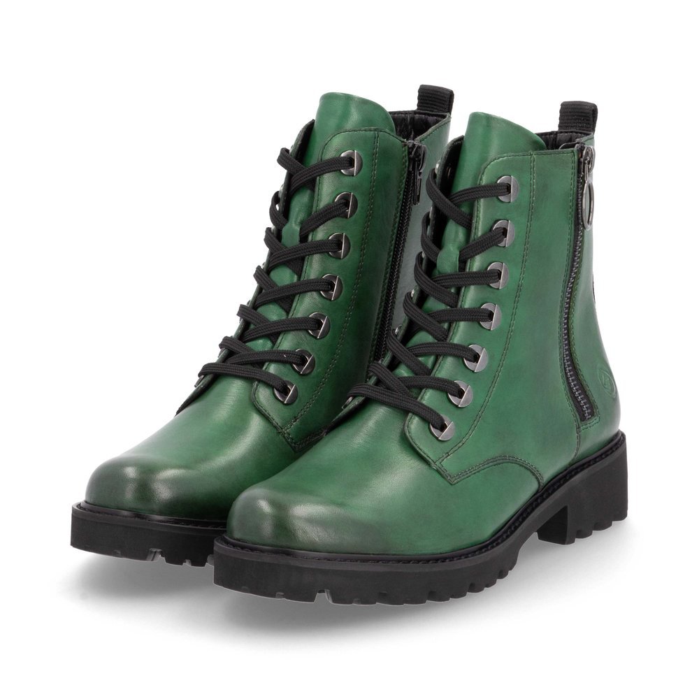 Emerald green remonte women´s biker boots D8671-53 with a distinctive eyelets. Shoes laterally.