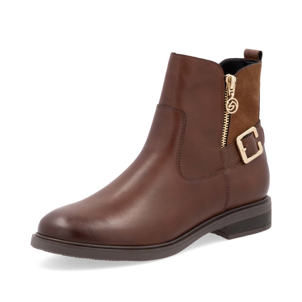 Brown remonte women´s ankle boots D1U71-22 with a golden decorative buckle. Shoe laterally.