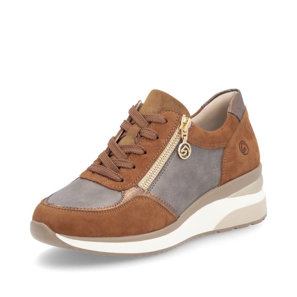 Baskets remonte marron pour femme D2417-22 avec pendentif remonte. Chaussure inclinée sur le côté.