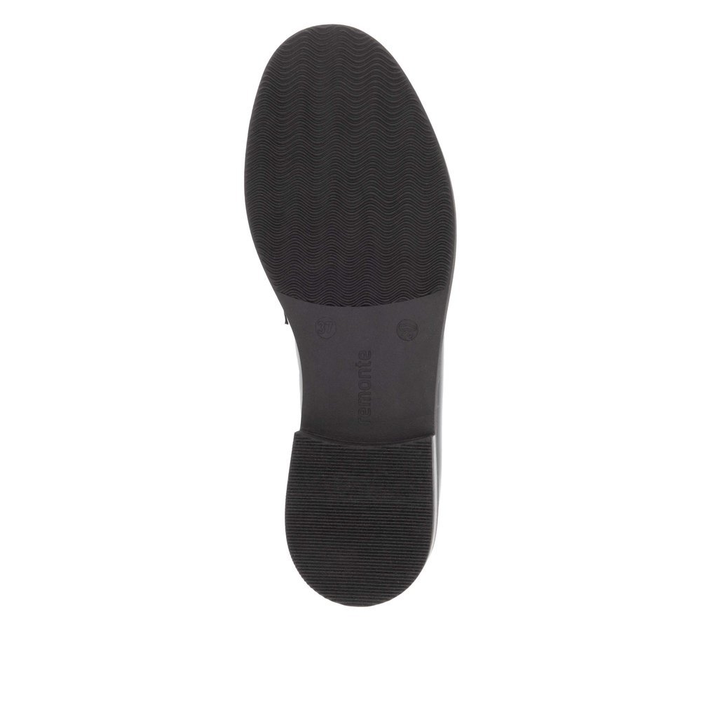 Black remonte women´s loafers D1U01-00 with elastic band as well as a padded insole. Outsole of the shoe.