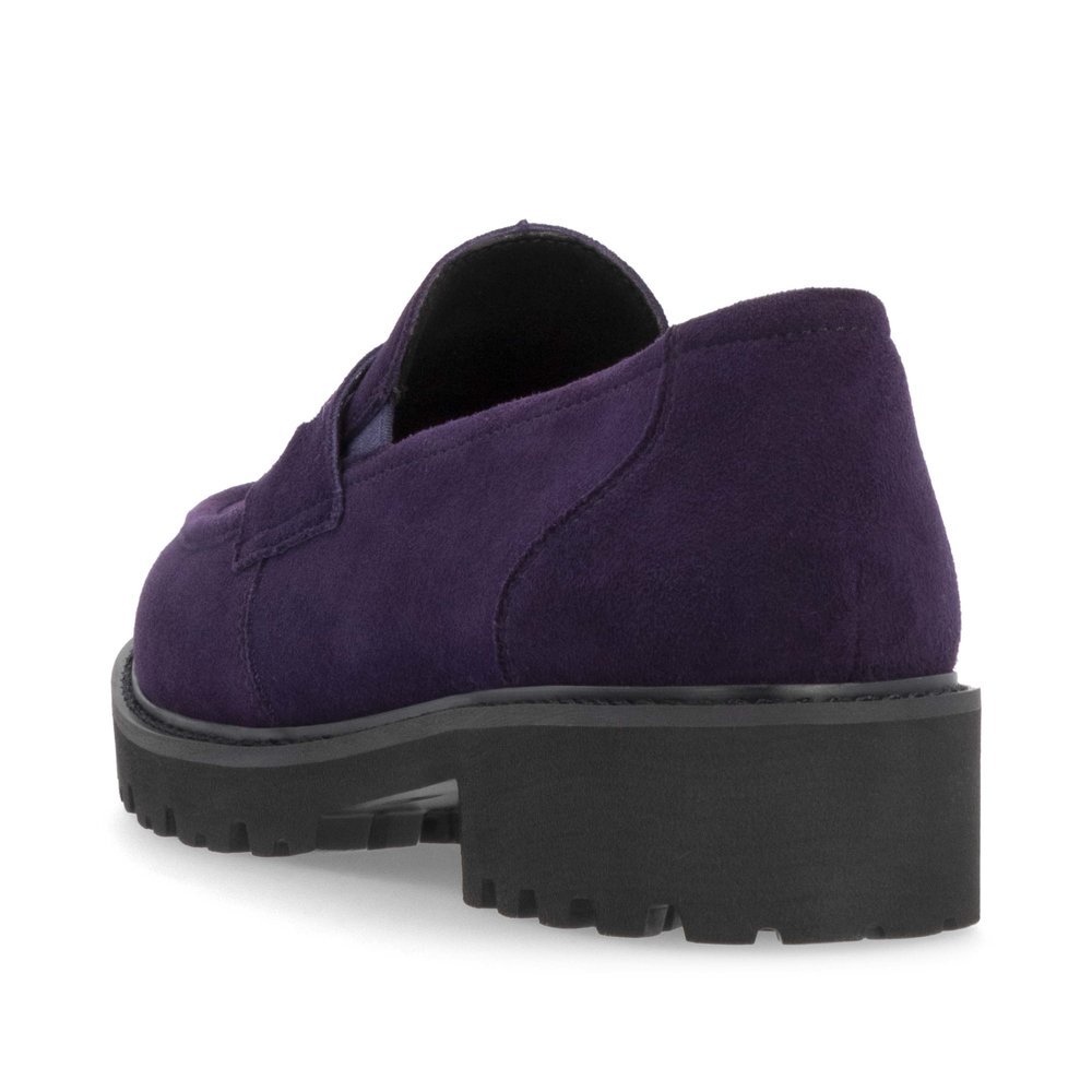 Auberginefarbene remonte Damen Loafer D8602-30 mit Gummizug sowie Komfortweite G. Schuh von hinten.