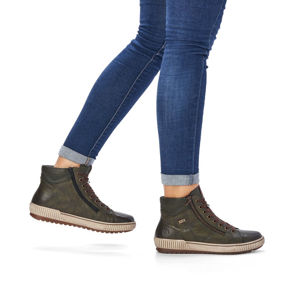 Forest green remonte women´s lace-up boots D0772-52 with remonteTEX technology. Shoe on foot.