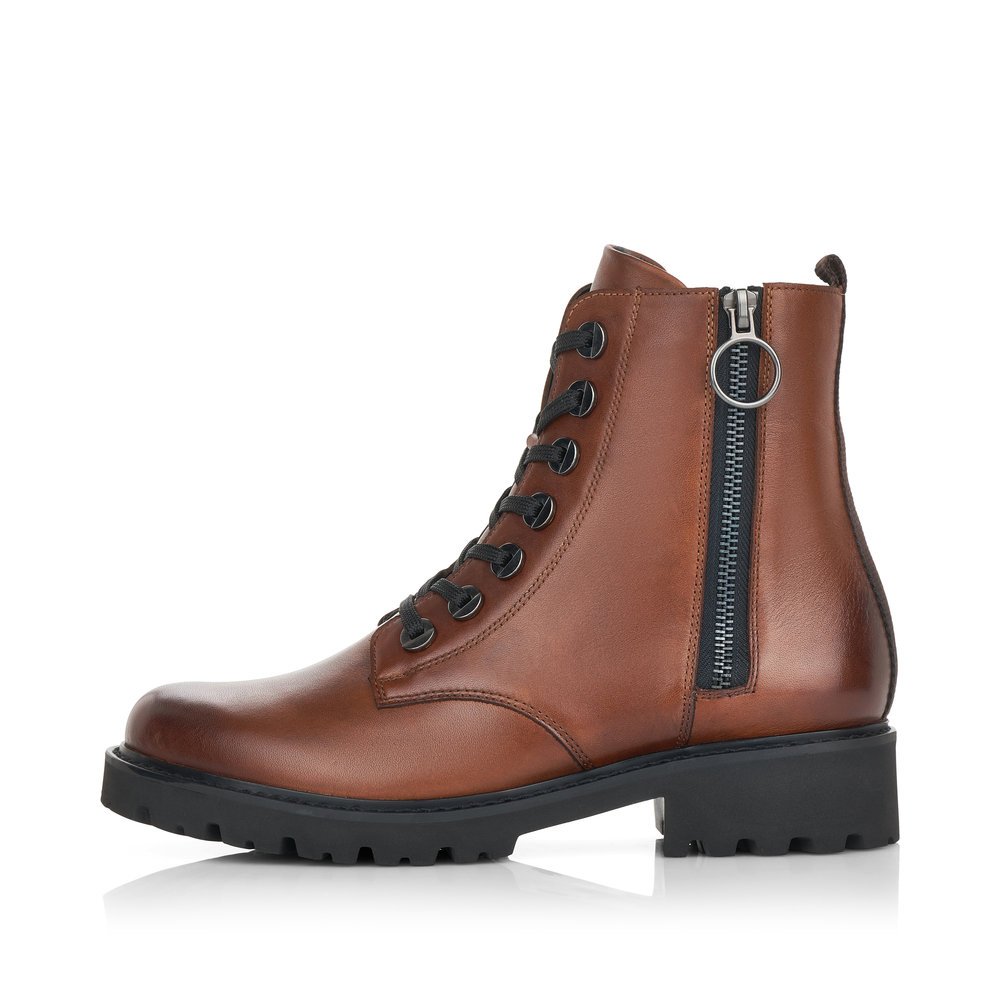 Schokobraune remonte Damen Biker Boots D8671-22 mit markanten Ösen. Schuh Außenseite.