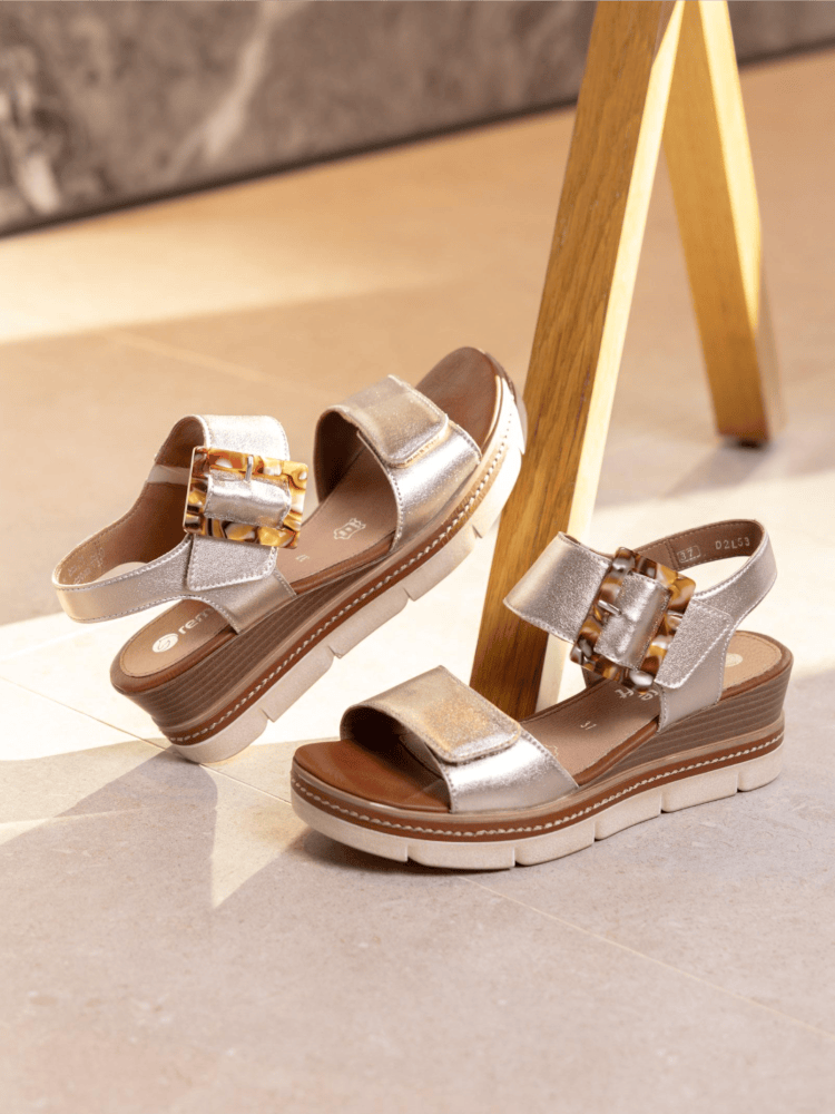 remonte Sandaletten im Metallic-Look von remonte.