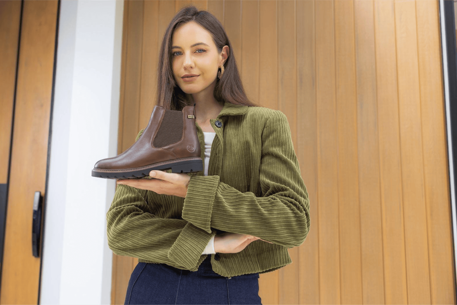 Femme avec chaussures de remonte