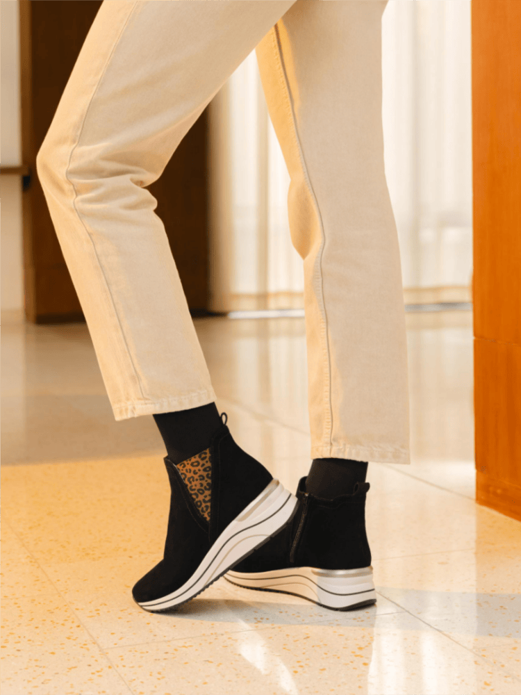 schwarze remonte Boots mit Animal Print Leo Muster