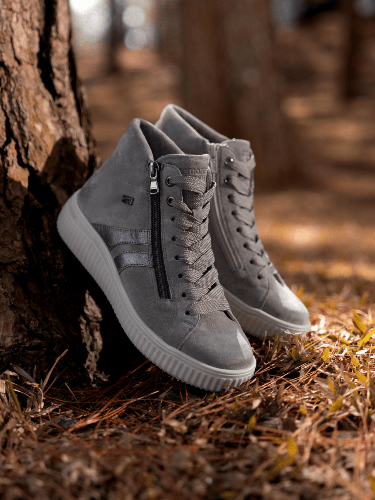 Sneaker d3e70-42 aus der remonte Werbung.