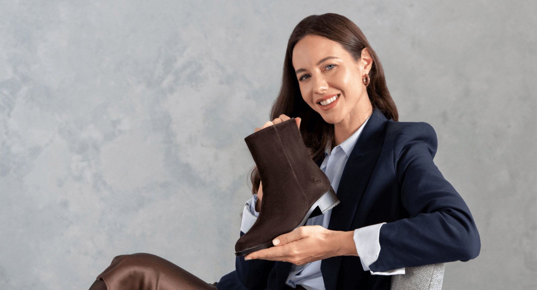 Frau mit remonte Damen Stiefel in modernem braun