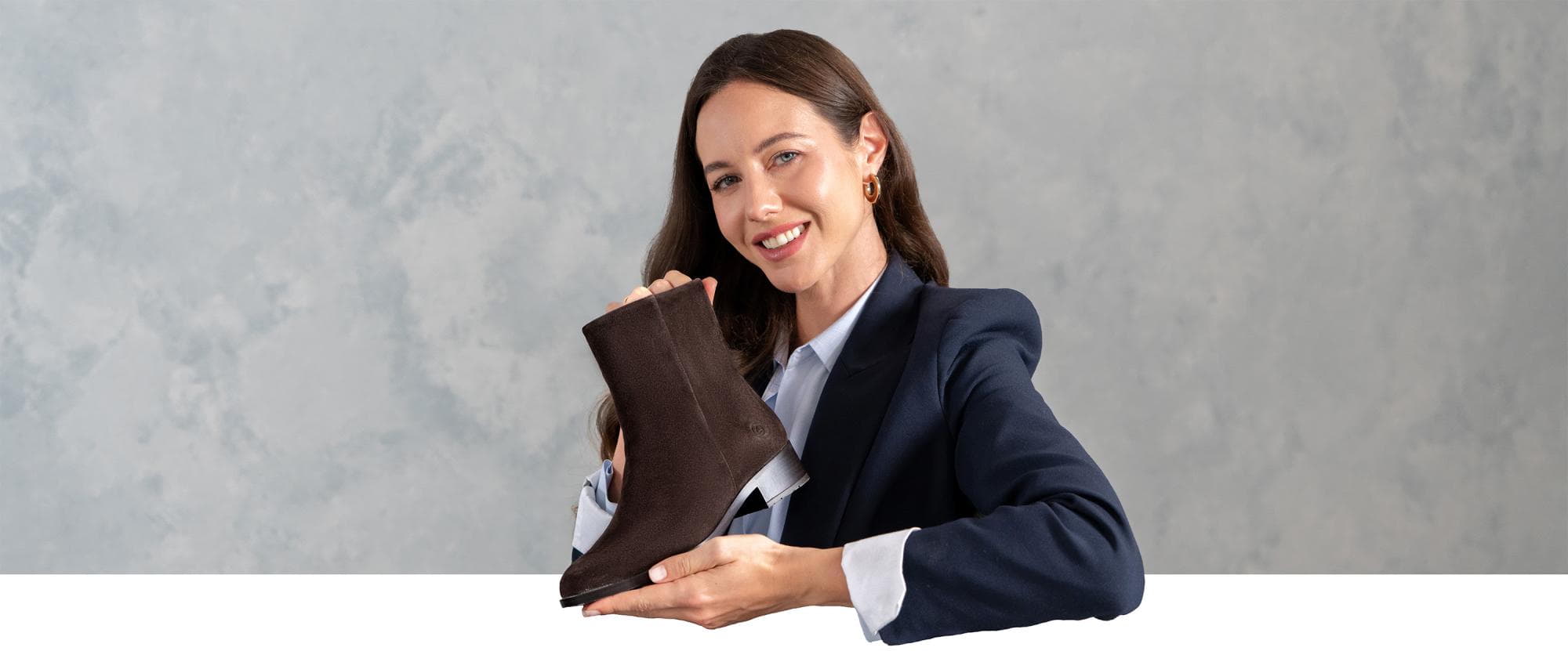 Frau mit remonte Damen Stiefel in modernem braun