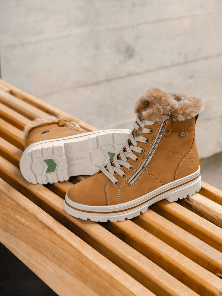 Braune remonte Winterstiefel d2u73-22 für Damen.